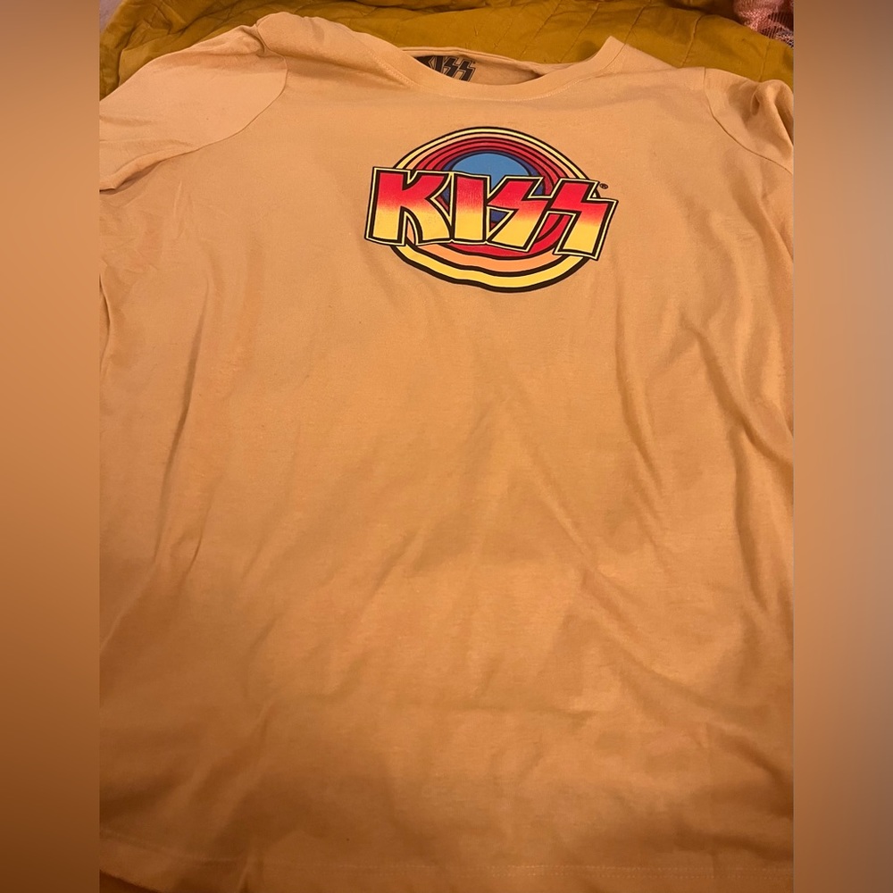 Yellow Kiss tshirt plus size 0x from Kohls